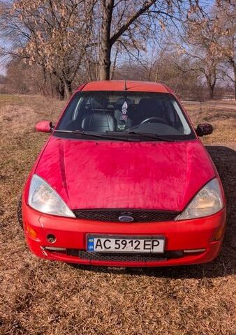 Красный Форд Фокус, объемом двигателя 1.8 л и пробегом 400 тыс. км за 2100 $, фото 1 на Automoto.ua