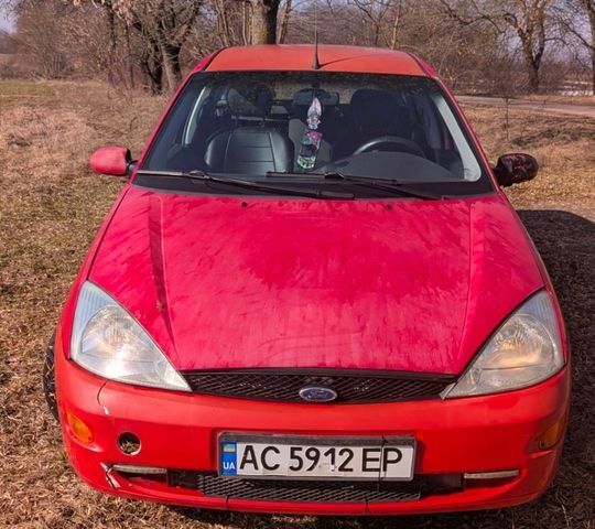 Красный Форд Фокус, объемом двигателя 1.8 л и пробегом 400 тыс. км за 2100 $, фото 1 на Automoto.ua