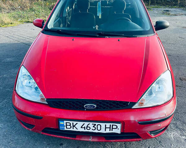Красный Форд Фокус, объемом двигателя 1.8 л и пробегом 300 тыс. км за 2700 $, фото 1 на Automoto.ua