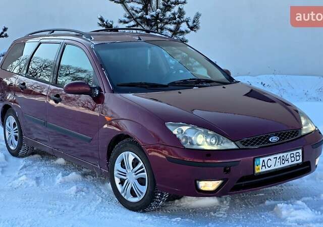 Красный Форд Фокус, объемом двигателя 1.8 л и пробегом 356 тыс. км за 3250 $, фото 1 на Automoto.ua
