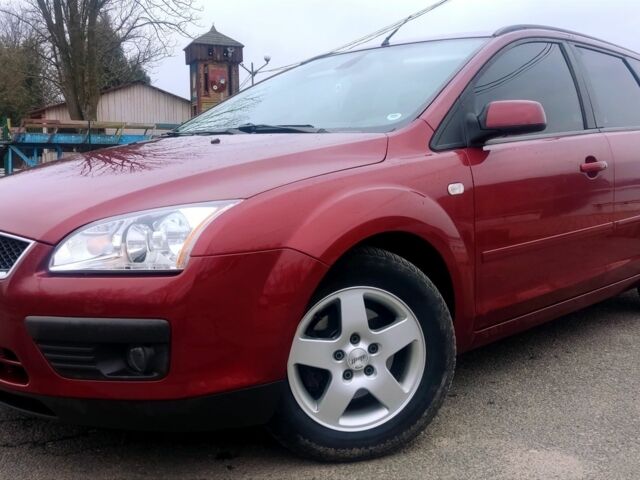 Красный Форд Фокус, объемом двигателя 1.6 л и пробегом 190 тыс. км за 4500 $, фото 1 на Automoto.ua