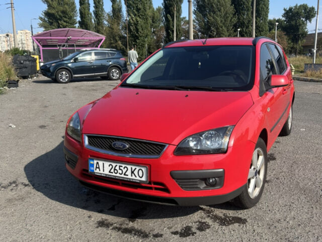 Красный Форд Фокус, объемом двигателя 1.6 л и пробегом 264 тыс. км за 4300 $, фото 1 на Automoto.ua