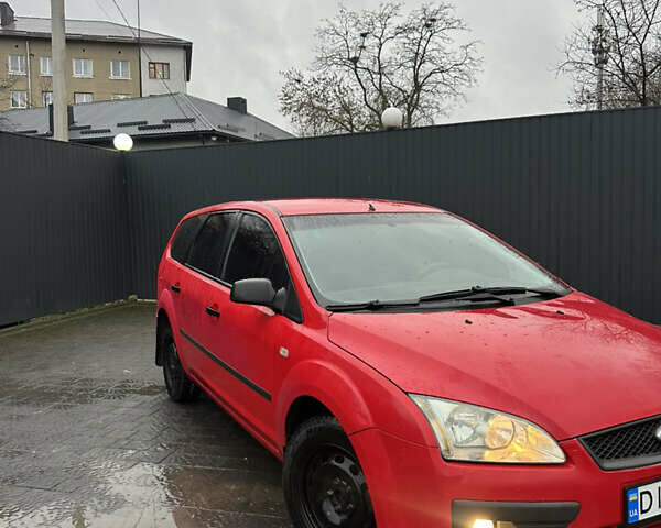 Красный Форд Фокус, объемом двигателя 1.56 л и пробегом 262 тыс. км за 3599 $, фото 1 на Automoto.ua