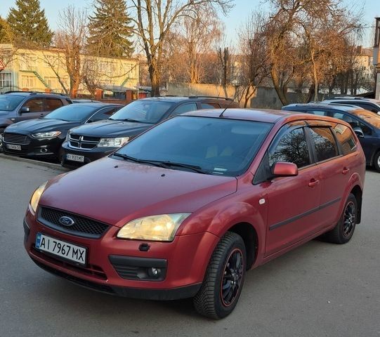 Красный Форд Фокус, объемом двигателя 1.6 л и пробегом 366 тыс. км за 3800 $, фото 1 на Automoto.ua