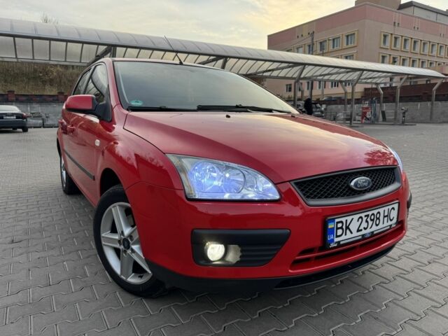 Красный Форд Фокус, объемом двигателя 1.6 л и пробегом 197 тыс. км за 4900 $, фото 1 на Automoto.ua