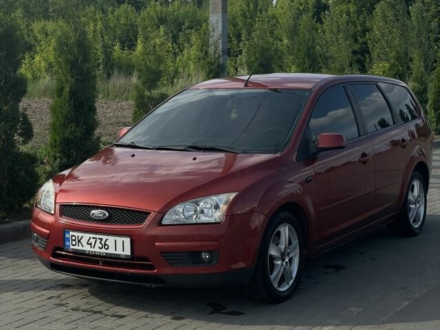 Красный Форд Фокус, объемом двигателя 1.6 л и пробегом 266 тыс. км за 4900 $, фото 1 на Automoto.ua
