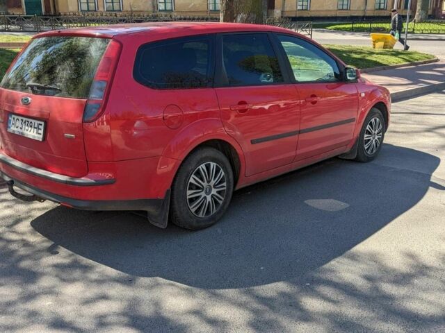 Красный Форд Фокус, объемом двигателя 1.8 л и пробегом 254 тыс. км за 4248 $, фото 1 на Automoto.ua