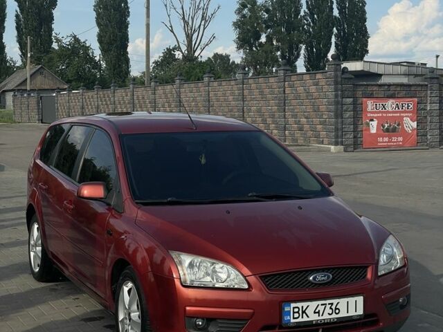 Червоний Форд Фокус, об'ємом двигуна 1.6 л та пробігом 267 тис. км за 4700 $, фото 1 на Automoto.ua