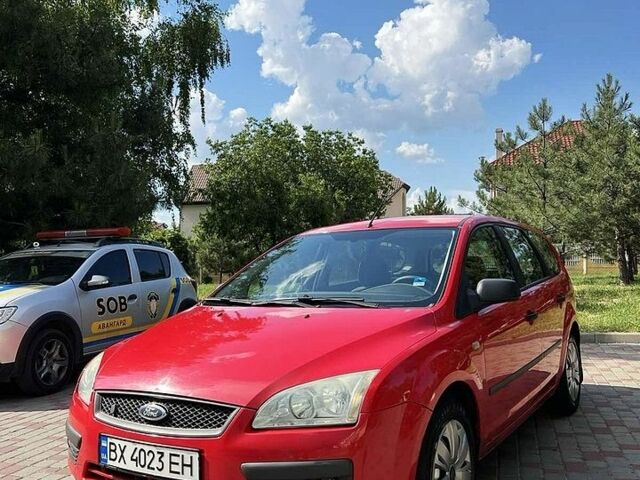 Красный Форд Фокус, объемом двигателя 1.8 л и пробегом 323 тыс. км за 3700 $, фото 1 на Automoto.ua