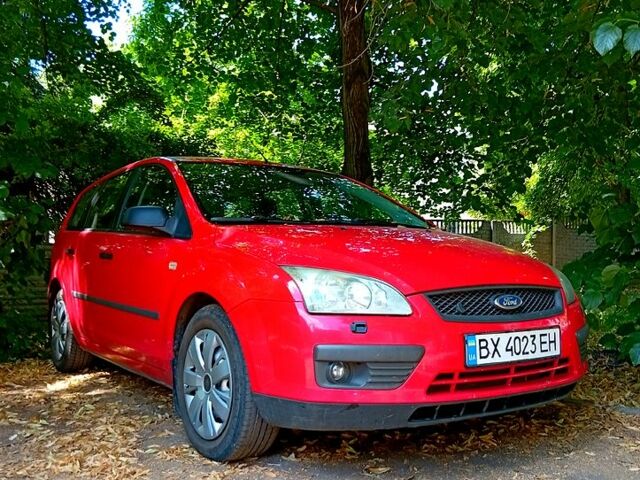 Красный Форд Фокус, объемом двигателя 1.8 л и пробегом 324 тыс. км за 4500 $, фото 1 на Automoto.ua