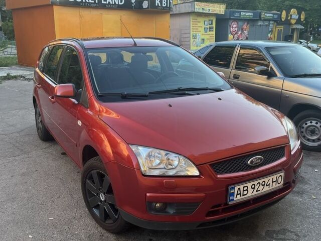 Красный Форд Фокус, объемом двигателя 1.6 л и пробегом 222 тыс. км за 5500 $, фото 1 на Automoto.ua