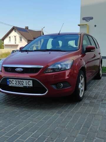 Красный Форд Фокус, объемом двигателя 1.8 л и пробегом 350 тыс. км за 4900 $, фото 1 на Automoto.ua