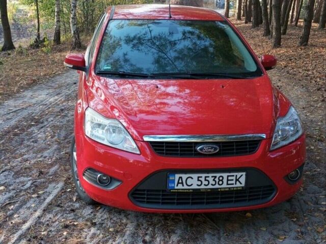 Красный Форд Фокус, объемом двигателя 1.6 л и пробегом 251 тыс. км за 5500 $, фото 1 на Automoto.ua