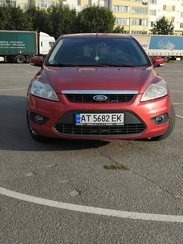 Красный Форд Фокус, объемом двигателя 1.6 л и пробегом 222 тыс. км за 5500 $, фото 1 на Automoto.ua