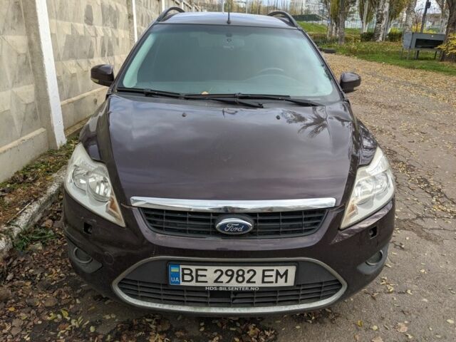 Красный Форд Фокус, объемом двигателя 1.6 л и пробегом 160 тыс. км за 3500 $, фото 1 на Automoto.ua