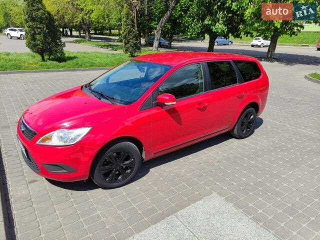 Красный Форд Фокус, объемом двигателя 1.6 л и пробегом 230 тыс. км за 5300 $, фото 1 на Automoto.ua