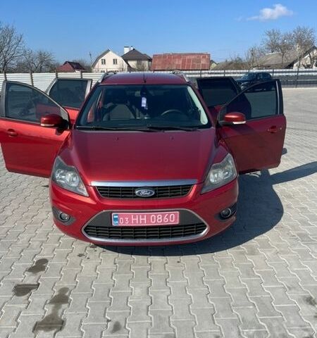 Красный Форд Фокус, объемом двигателя 1.6 л и пробегом 204 тыс. км за 5600 $, фото 1 на Automoto.ua