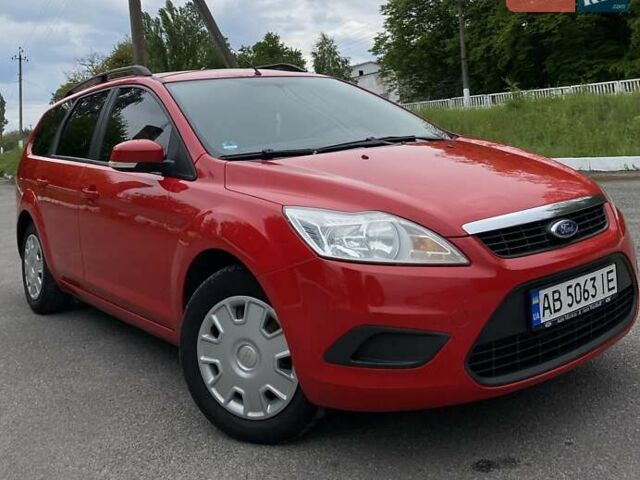 Красный Форд Фокус, объемом двигателя 1.6 л и пробегом 314 тыс. км за 5350 $, фото 1 на Automoto.ua