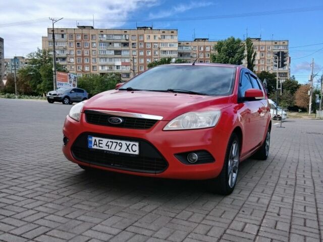 Красный Форд Фокус, объемом двигателя 1.6 л и пробегом 224 тыс. км за 4016 $, фото 1 на Automoto.ua