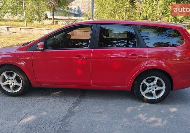 Красный Форд Фокус, объемом двигателя 1.6 л и пробегом 238 тыс. км за 6100 $, фото 1 на Automoto.ua