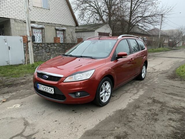 Красный Форд Фокус, объемом двигателя 1.8 л и пробегом 179 тыс. км за 5500 $, фото 1 на Automoto.ua