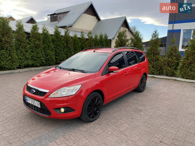 Красный Форд Фокус, объемом двигателя 1.6 л и пробегом 327 тыс. км за 4800 $, фото 1 на Automoto.ua