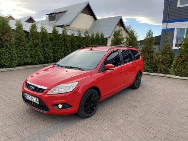 Красный Форд Фокус, объемом двигателя 1.6 л и пробегом 300 тыс. км за 6000 $, фото 1 на Automoto.ua