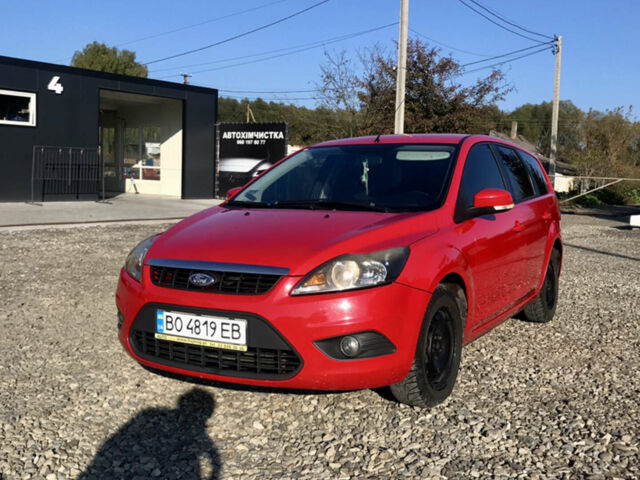 Красный Форд Фокус, объемом двигателя 1.6 л и пробегом 298 тыс. км за 5100 $, фото 1 на Automoto.ua