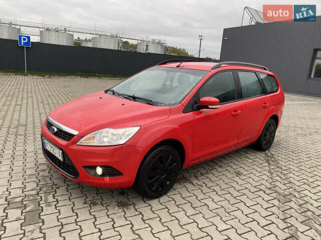 Красный Форд Фокус, объемом двигателя 1.6 л и пробегом 327 тыс. км за 5200 $, фото 1 на Automoto.ua