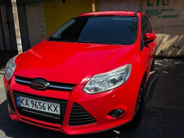 Красный Форд Фокус, объемом двигателя 1.6 л и пробегом 250 тыс. км за 8000 $, фото 1 на Automoto.ua