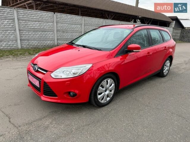 Красный Форд Фокус, объемом двигателя 1.6 л и пробегом 188 тыс. км за 7799 $, фото 1 на Automoto.ua