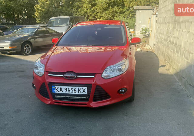 Красный Форд Фокус, объемом двигателя 1.6 л и пробегом 230 тыс. км за 9000 $, фото 1 на Automoto.ua