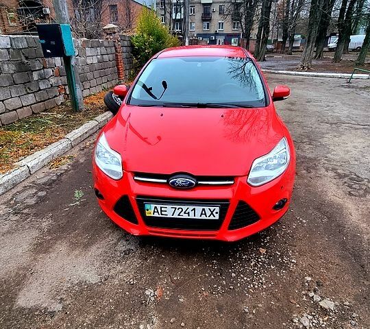Красный Форд Фокус, объемом двигателя 1.6 л и пробегом 199 тыс. км за 6500 $, фото 1 на Automoto.ua