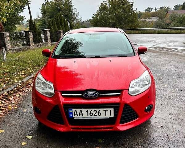 Красный Форд Фокус, объемом двигателя 1.6 л и пробегом 258 тыс. км за 5800 $, фото 1 на Automoto.ua