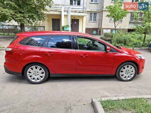 Красный Форд Фокус, объемом двигателя 1.6 л и пробегом 308 тыс. км за 6300 $, фото 1 на Automoto.ua