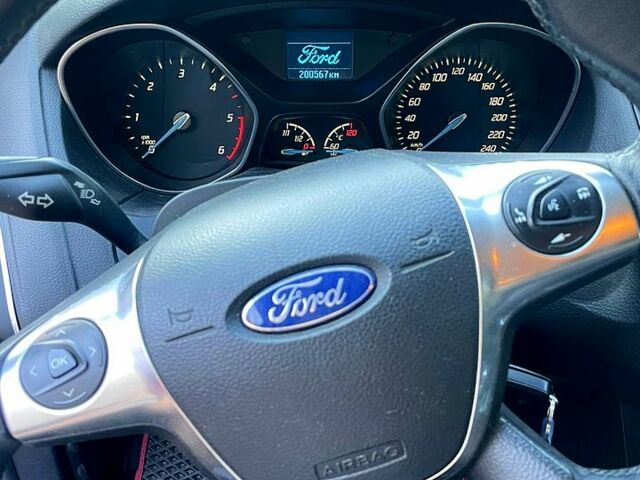 Червоний Форд Фокус, об'ємом двигуна 2 л та пробігом 20300 тис. км за 9000 $, фото 1 на Automoto.ua