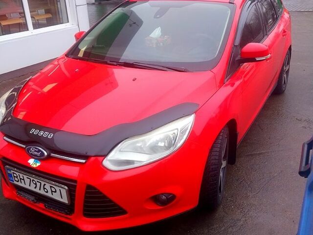 Красный Форд Фокус, объемом двигателя 1 л и пробегом 203 тыс. км за 6800 $, фото 1 на Automoto.ua