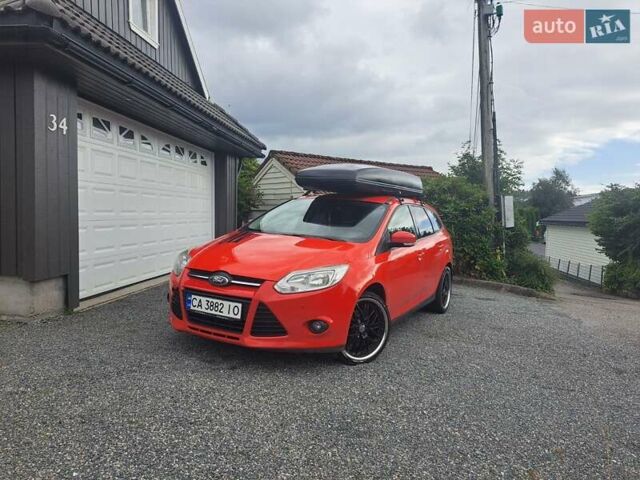 Красный Форд Фокус, объемом двигателя 1 л и пробегом 200 тыс. км за 6200 $, фото 1 на Automoto.ua