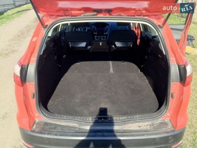 Красный Форд Фокус, объемом двигателя 1 л и пробегом 163 тыс. км за 7100 $, фото 1 на Automoto.ua