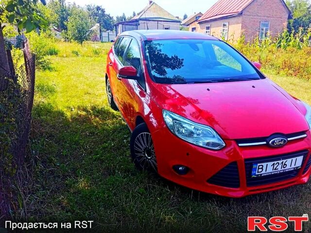 Красный Форд Фокус, объемом двигателя 1 л и пробегом 200 тыс. км за 5500 $, фото 1 на Automoto.ua