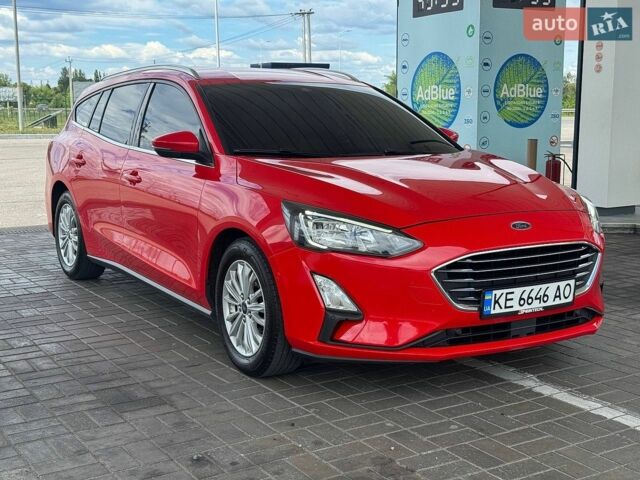 Красный Форд Фокус, объемом двигателя 1.5 л и пробегом 195 тыс. км за 12999 $, фото 1 на Automoto.ua