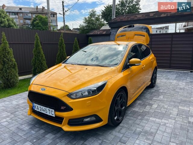 Жовтий Форд Фокус, об'ємом двигуна 2 л та пробігом 145 тис. км за 13500 $, фото 1 на Automoto.ua