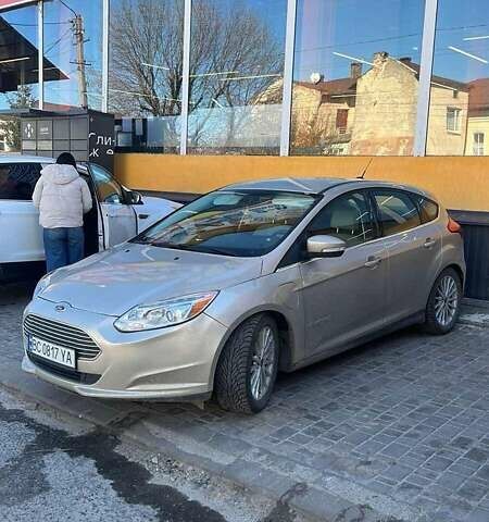Желтый Форд Фокус, объемом двигателя 0 л и пробегом 145 тыс. км за 9999 $, фото 1 на Automoto.ua