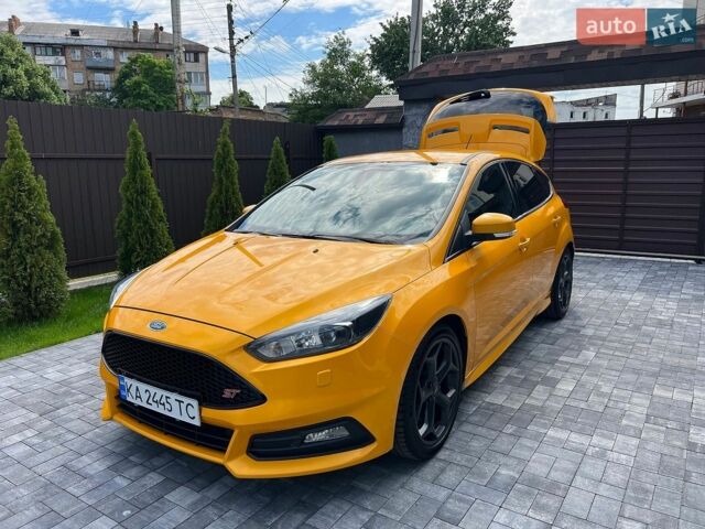 Желтый Форд Фокус, объемом двигателя 2 л и пробегом 143 тыс. км за 15800 $, фото 1 на Automoto.ua