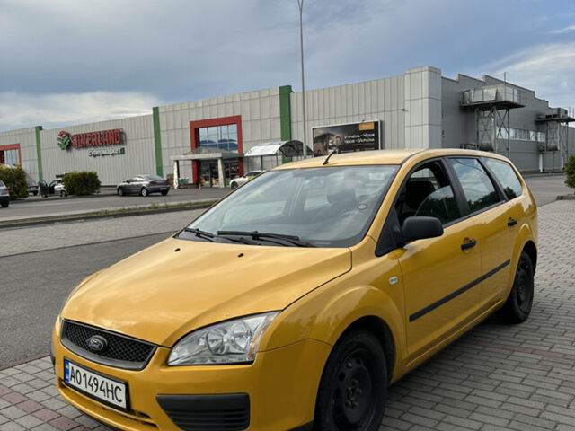 Желтый Форд Фокус, объемом двигателя 1.6 л и пробегом 465 тыс. км за 4500 $, фото 1 на Automoto.ua