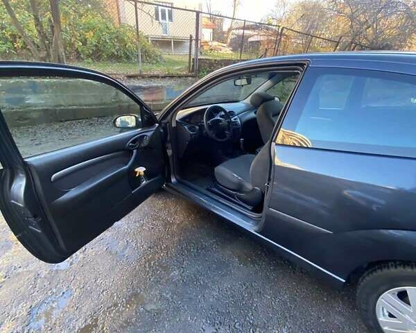 Серый Форд Фокус, объемом двигателя 1.8 л и пробегом 327 тыс. км за 3500 $, фото 1 на Automoto.ua