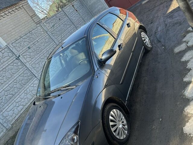 Сірий Форд Фокус, об'ємом двигуна 1.4 л та пробігом 196 тис. км за 1750 $, фото 1 на Automoto.ua