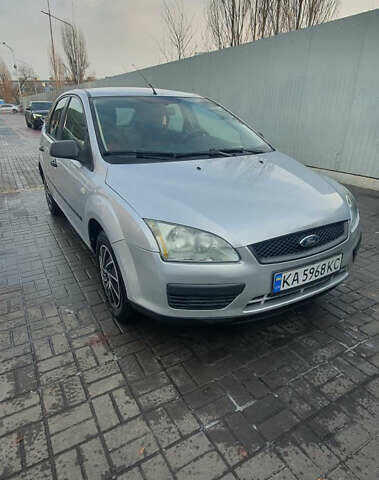 Сірий Форд Фокус, об'ємом двигуна 1.6 л та пробігом 214 тис. км за 3600 $, фото 1 на Automoto.ua