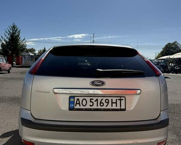 Сірий Форд Фокус, об'ємом двигуна 1.6 л та пробігом 200 тис. км за 3500 $, фото 1 на Automoto.ua