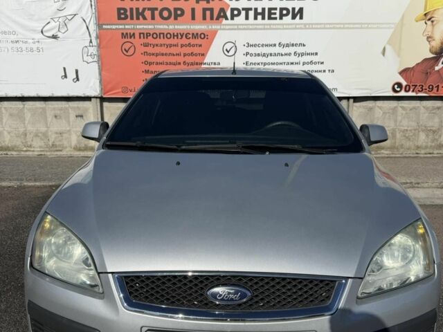 Форд Фокус 2004 в Мукачеве на Automoto.ua Серый Форд Фокус, объемом двигателя 1.6 л и пробегом 200 тыс. км за 3500 $, фото 1 на Automoto.ua